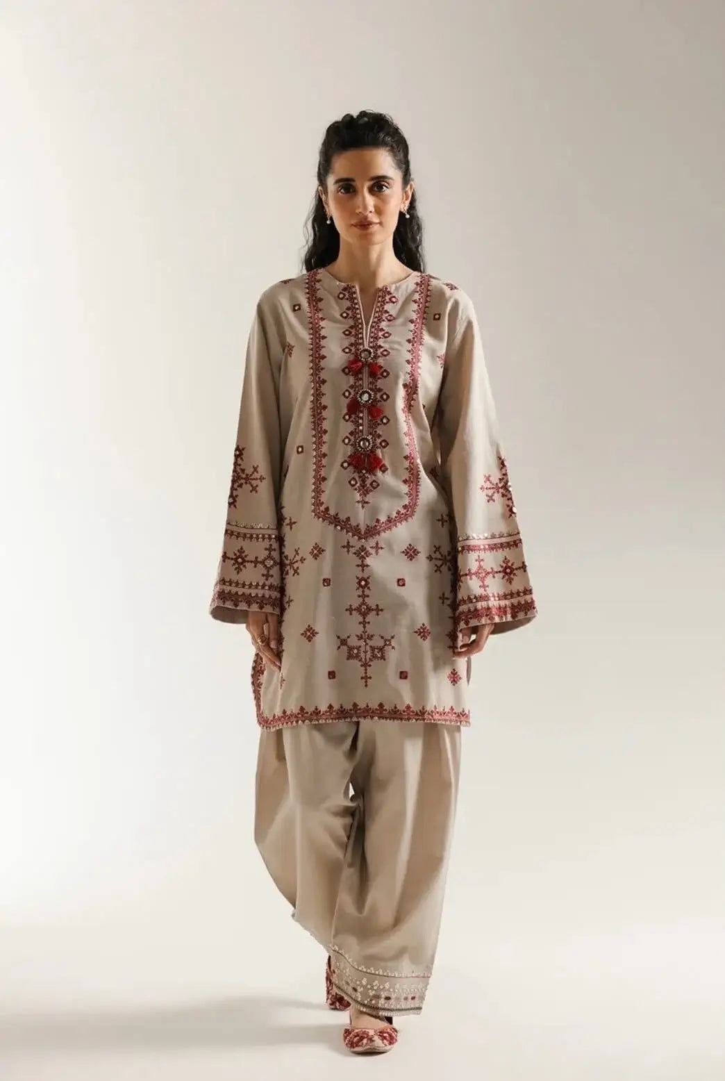 2 Piece Unstitched Heavy Embroidered Lawn Suit ET-2820