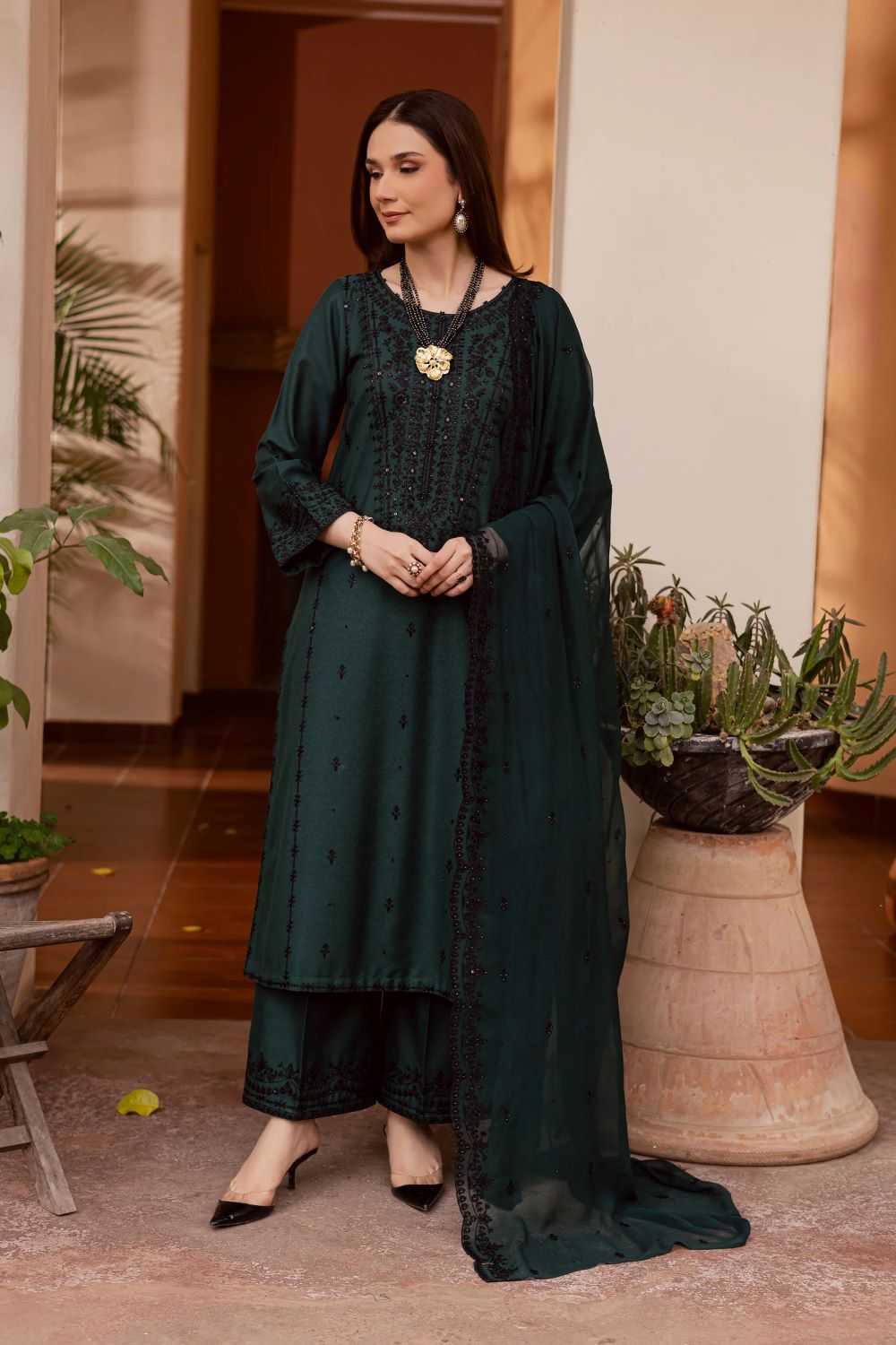 BT 3085-Dhanak Fabric 3 Piece Unstitched (Dhanak Embroidered Shawl)
