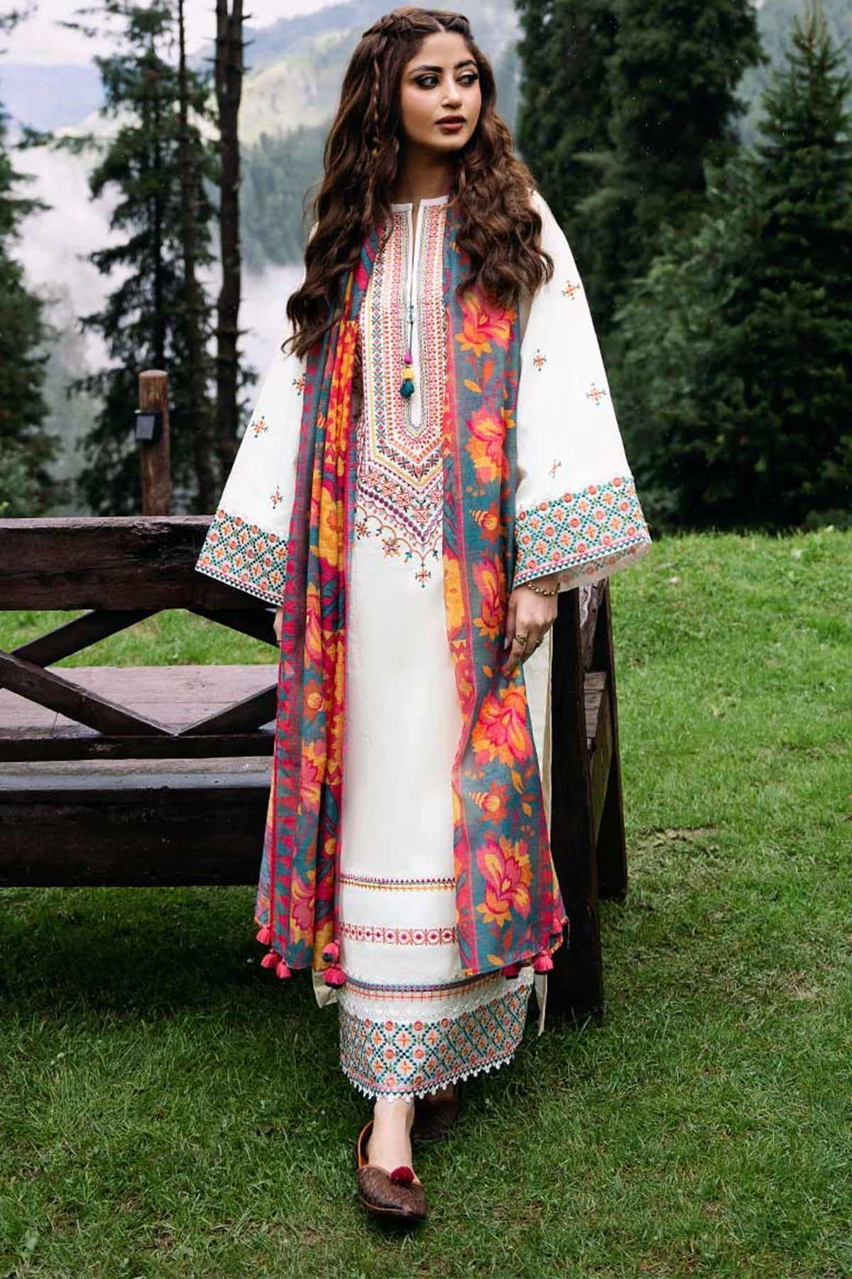 3 Piece - Unstitched Fully Embroidered Lawn Fabric QL-2690